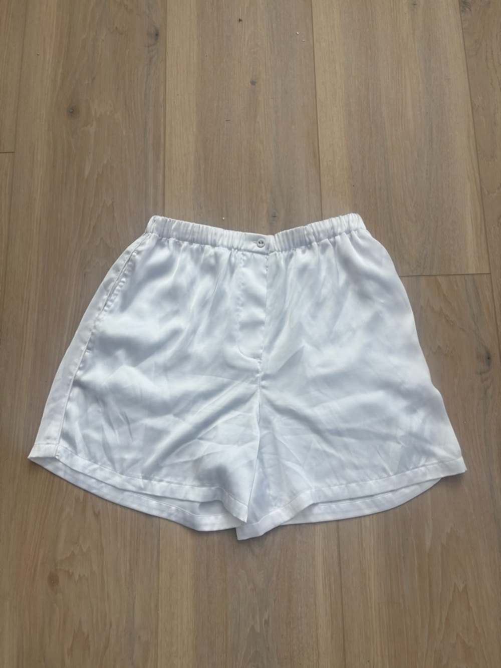 Authentic SKIMS white satin lounge shorts 🤍